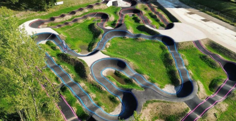 A toute vitesse dans le pumptrack de Champigny-sur-Marne (94)