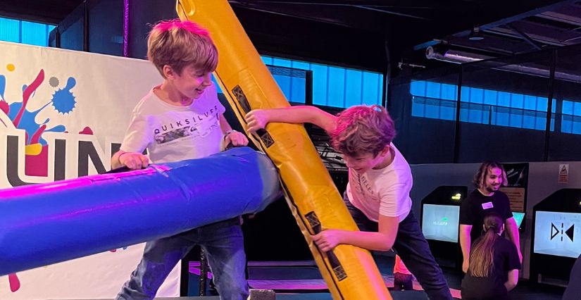 Enfants s'amusant dans un parc de loisirs en Ile-de-France