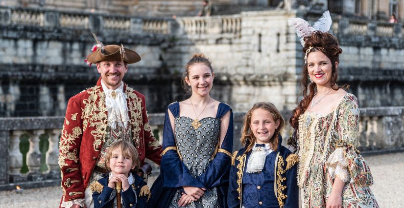 Famille participant au Rendez-vous Grand Siècle à Vaux-le-Vicomte