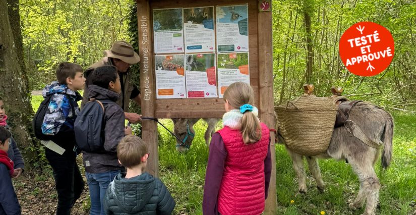 Famile profitant d'une visite nature gratuite organisée par le département de Yvelines