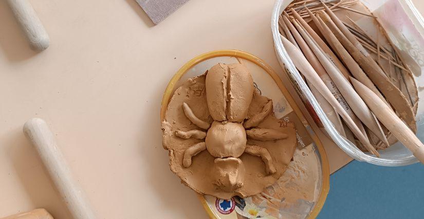 Araignée modelée par un enfant pour Halloween au Musée-jardin Bourdelle