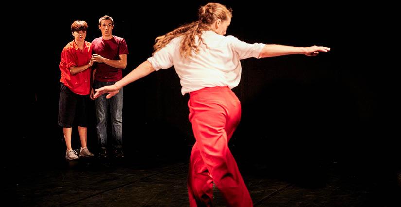 "Salti", spectacle de danse itinérant à l'Espace Philippe Noiret, Les Clayes-sous-Bois (78) "Salti", spectacle de danse itinérant à l'Espace Philippe Noiret, Les Clayes-sous-Bois (78)