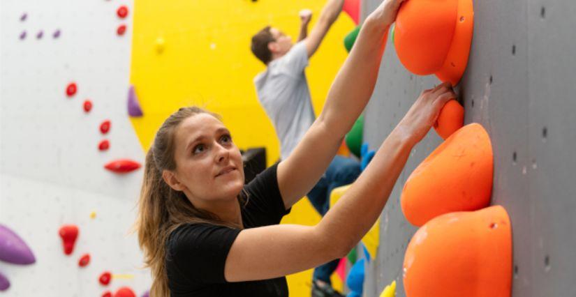 Escalade de blocs pour les enfants et en famille à UCPA Sport Station Hostel Paris