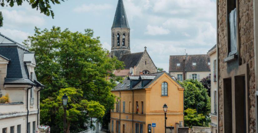 Louveciennes, un village à l’ombre de Marly : randonnée culturelle en famille Randonnée culturelle entre Marly et Louveciennes (78) : sur les pas des rois et des artistes