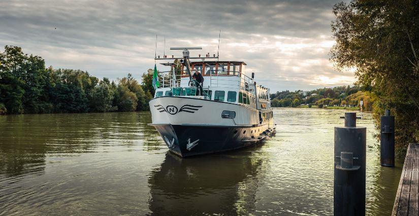 Croisière pique-nique au départ du Pec (78) : balade et déjeuner en famille sur la Seine Croisière pique-nique au départ du Pecq (78) : balade et déjeuner en famille sur la Seine