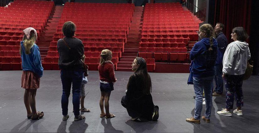 Journées du patrimoine à Suresnes en Ile-de-France visite des coulisses du théâtre Jean Vilar à Suresnes