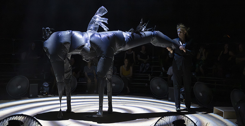 "Nocturne (Parade)", spectacle immersif en famille au Théâtre 95, à Cergy (95)