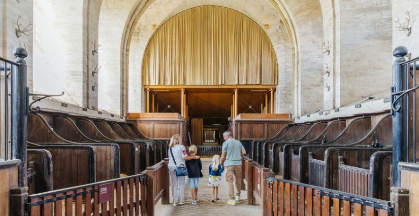Visite guidée au château de Chantilly : cet été, « À cheval » en famille !